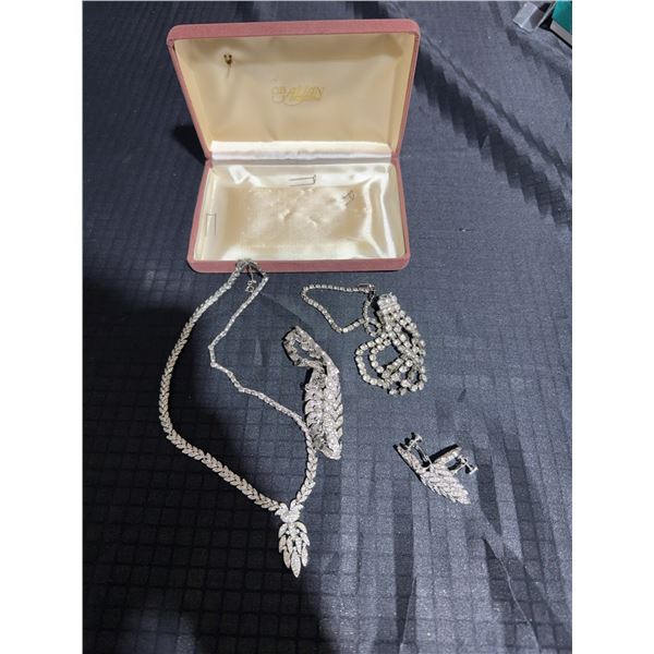 OB Allan Jewellers Rhinestone Jewellery Set with Box