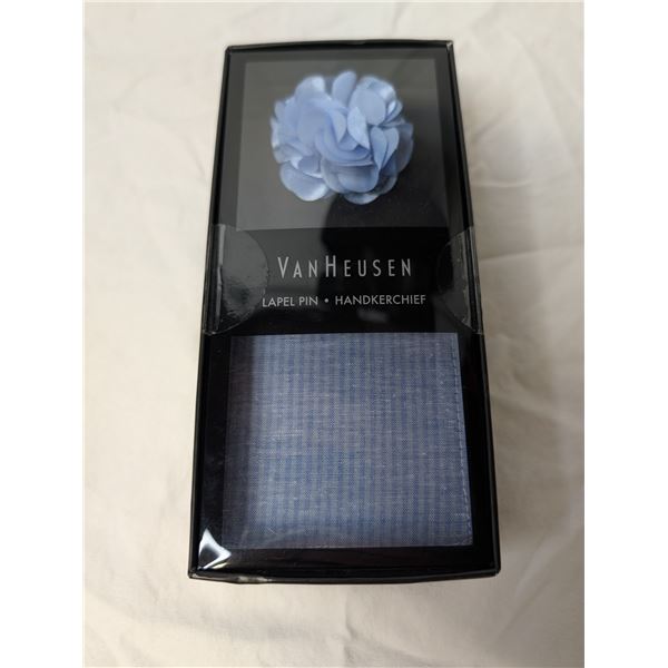 Van Heusen men's lapel pin and handkerchief *NEW