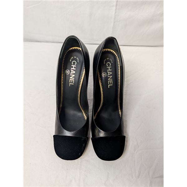 Chanel velvet toe cap black leather pump
