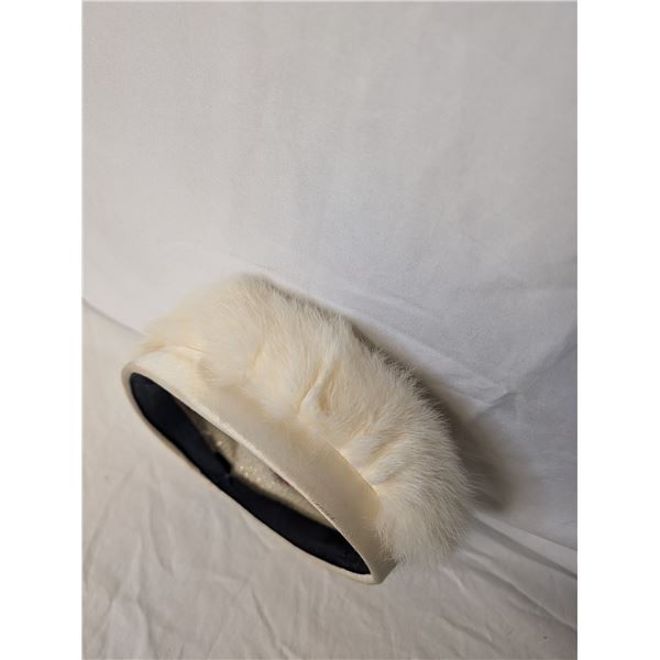 Mr John White fur beret (vintage?)