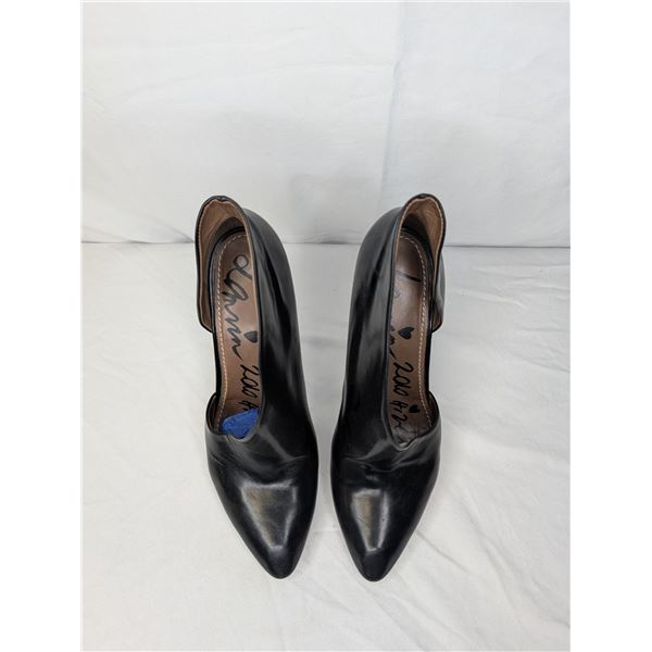 Vero Cuoio Black leather ankle cut out detail heels