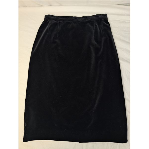 Chanel velvet pencil skirt knee length
