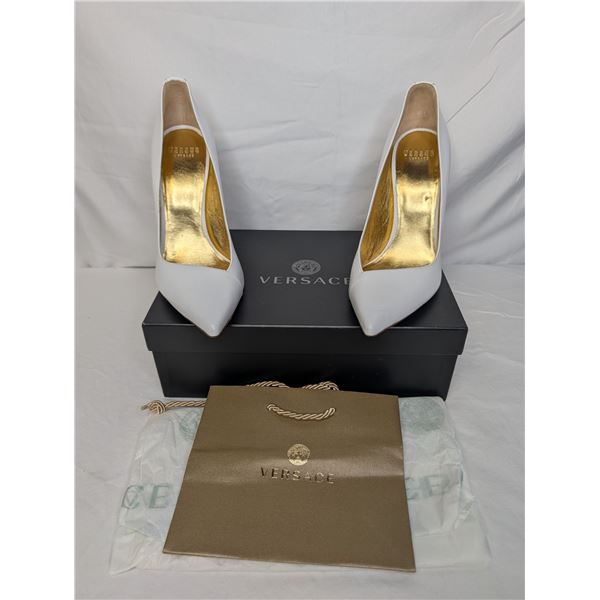 Versace white and gold pumps new in box