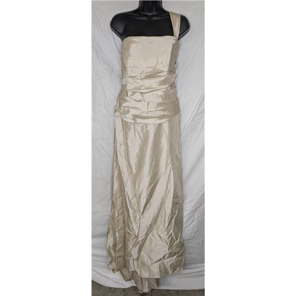 Jim Hjelm Occasions Gown - Champagne