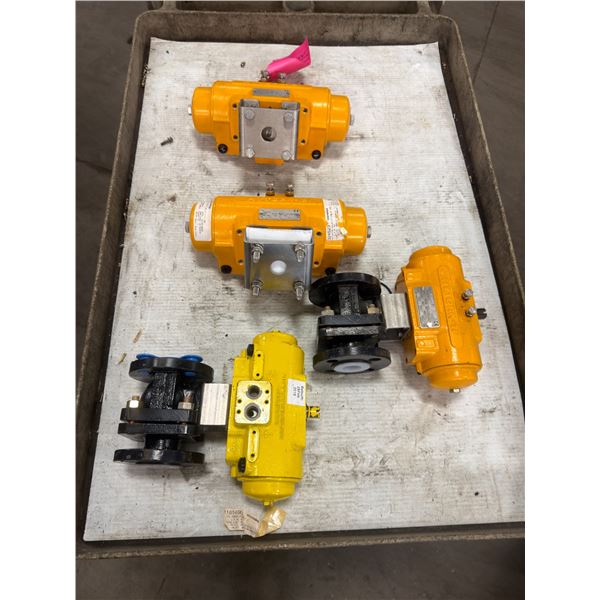 Lot of HYTORK #XL0131U-DAG-SCW-Y00 &  #XL0171U-S80-SCW-Y00 Actuators