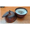 Image 7 : Art and Decor Lot: Vase, Apple Candle, Kenzan, Small Artwork