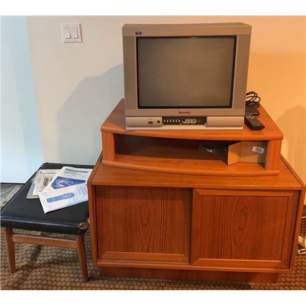 Panasonic CRT Colour Television w/ Teak Cabinet, Manual, and Remote