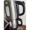 Image 5 : Household Lot with Glasses, Bowls, Picture Frames, Toaster, Kettles