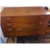 Image 2 : Mid-Century Style Four-Drawer Wood Dresser