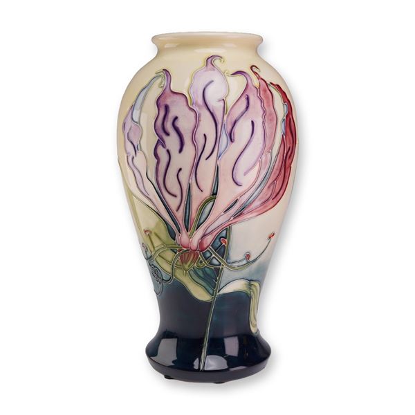 Moorcroft Pottery Vase for the Collectors Club 1998, Lily