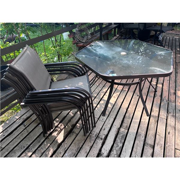 Outdoor table with 6 chairs