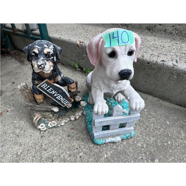 2 Lawn ornaments