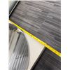 Image 8 : Triangular 3-Sided Display Grid 24" x 63"H