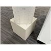 Image 5 : Triangular Sunglass Spinner Display 20" x 20" x 64"