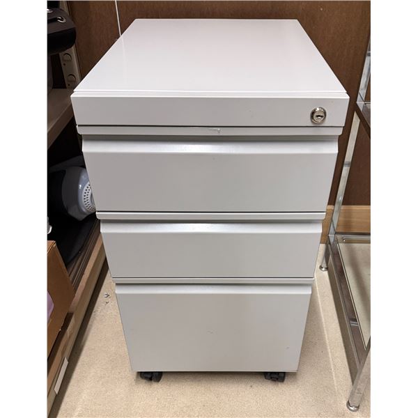 Rolling 3-Drawer Cabinet 24" x 15" x 27"H