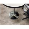 Image 3 : Round Table w/ Chrome Pedestal Base 24" Dia, 29"H