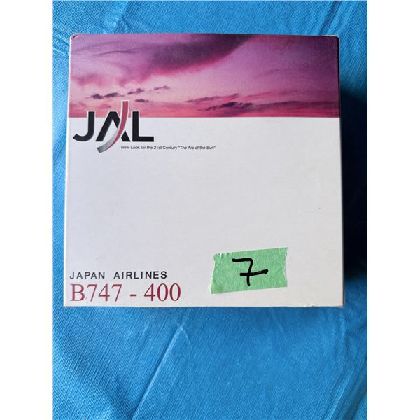JAPAN AIRLINES B747-400 DIECAST MODEL AIRPLANE