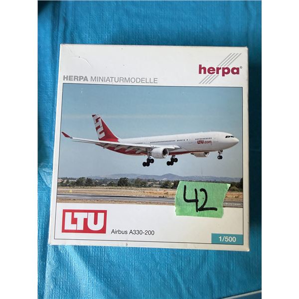 HERPA LTU AIRBUS A330-200 1:500 DIECAST MODEL AIRPLANE