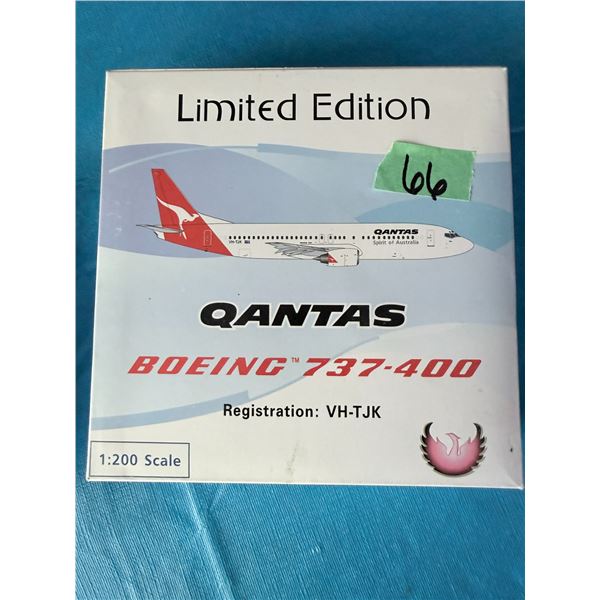 QANTAS BOEING 737-400 1:200 SCALE DIECAST MODEL AIRPLANE