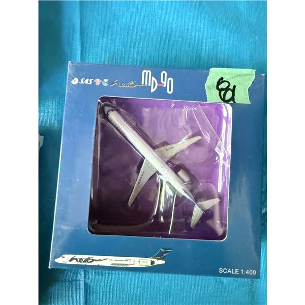SAS MD-90 1:400 DIECAST MODEL AIRPLANE