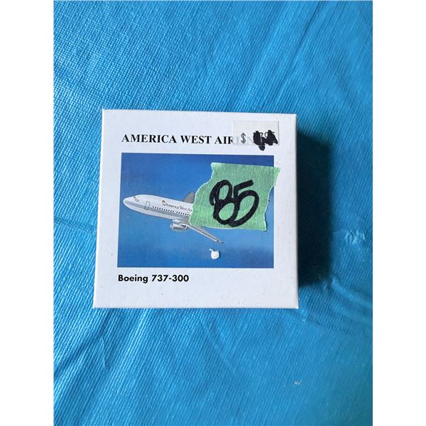 AMERICA WEST AIRLINES BOEING 737-300 DIECAST MODEL AIRPLANE