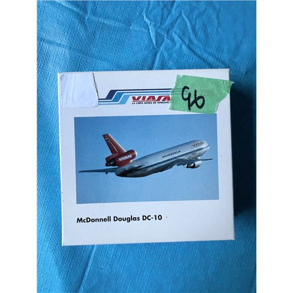 VIASA MCDONNELL DOUGLAS DC-10 DIECAST MODEL AIRPLANE