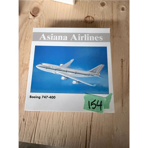 ASIANA AIRLINES BOEING 747-400 DIECAST MODEL AIRPLANE