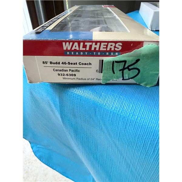 WALTHERS CANADIAN PACIFIC 85' BUDD 46-SEAT COACH MODEL TRAIN