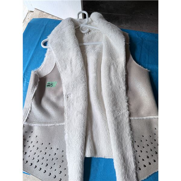 VINTAGE FLEECE-LINED VEST