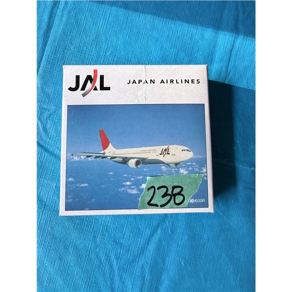 JAL JAPAN AIRLINES 300-600R DIECAST MODEL AIRPLANE