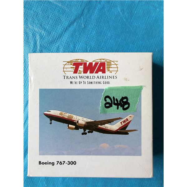 TWA BOEING 767-300 DIECAST MODEL AIRPLANE