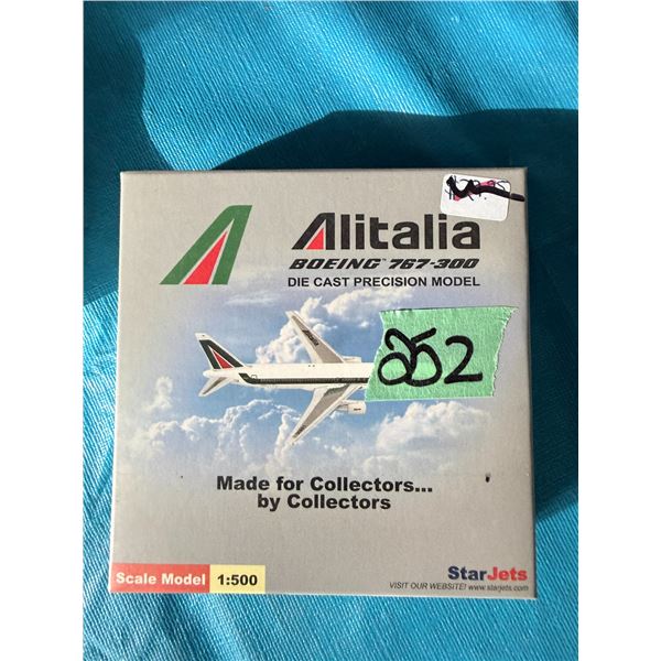 STARJETS ALITALIA BOEING 767-300 1:500 DIECAST MODEL AIRPLANE