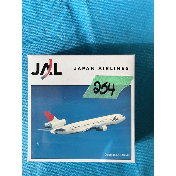 JAL JAPAN AIRLINES DOUGLAS DC-10-40 DIECAST MODEL AIRPLANE