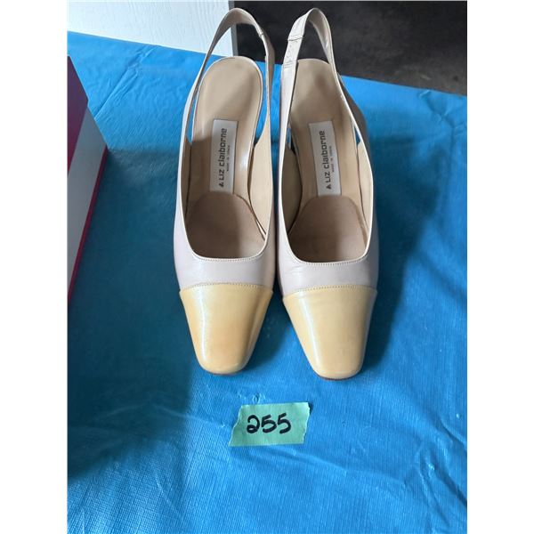 PAIR OF WOMEN'S TWO-TONE SLINGBACK HEELS (SIZE 8)