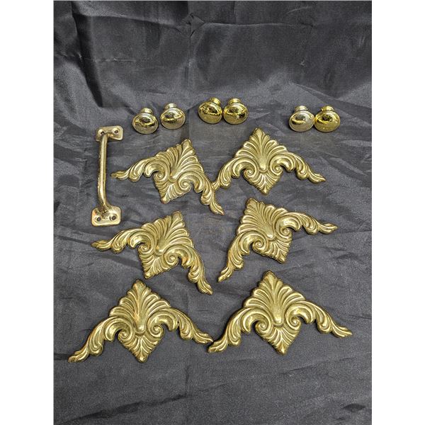 Brass/Brass Coloured Hardware