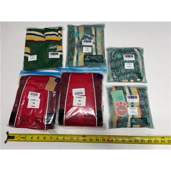 (2) Red Dog Vest (Size M) & (4) Green Dog Apricot. (Two Medium Size and Two Small)