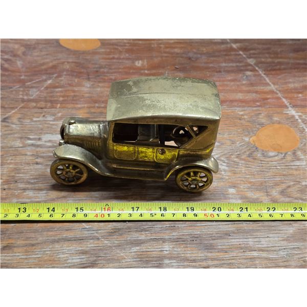 Brass décor car- 6"L