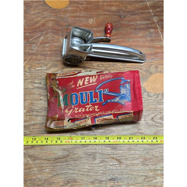 Mowli grater with original box
