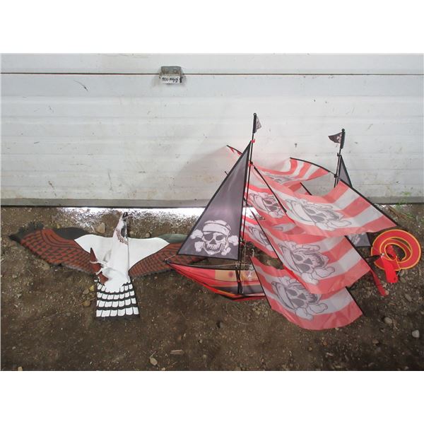 Pirate and bird kites