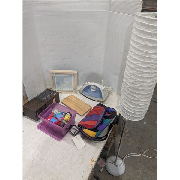 Mixed lot, décor, lamp, leather purse, etc.