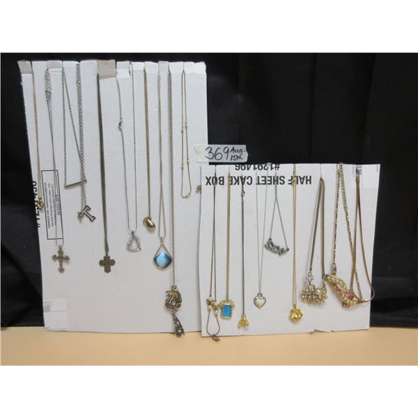 Lot of Fashion Necklace