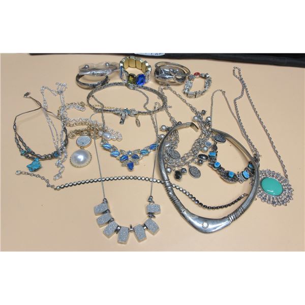 Fashion Jewelry Silver tone Necklace and bracelets