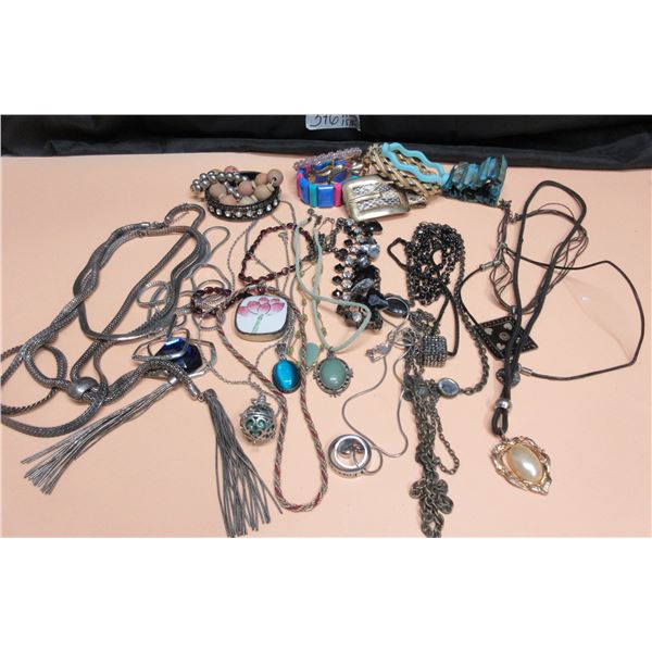 Fashion Jewelry Necklace and Bracelets