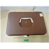 Image 2 : Vintage Plastic Sew Basket