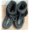 Image 2 : 2 pairs mukluks