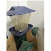 Image 4 : Assorted bird feeders