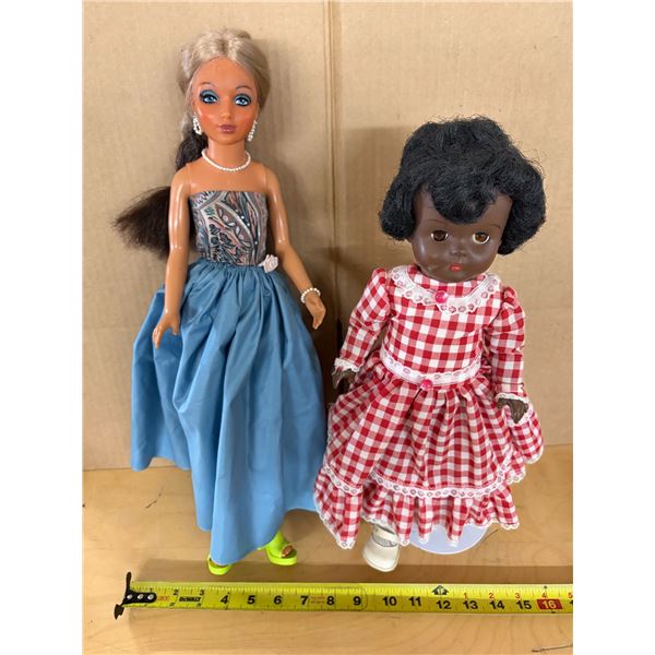Vintage fashion dolls, one blonde and one with dark hair.