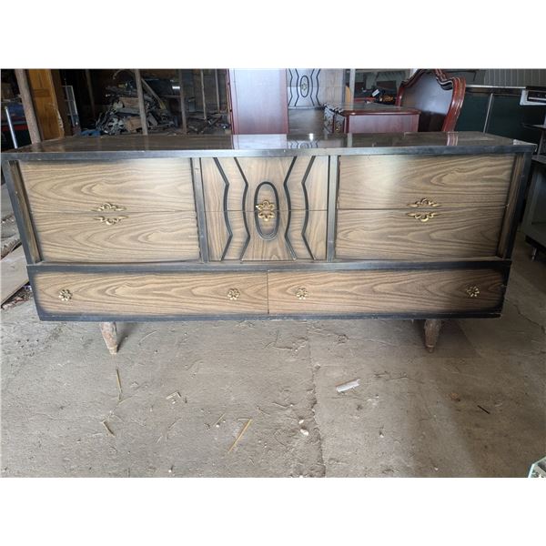 Bedroom furniture set, 2 dressers with mirror and headboard