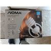 Image 3 : 3 light fixtures, new in packaging, with light bulbs