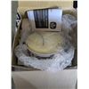 Image 4 : 3 light fixtures, new in packaging, with light bulbs